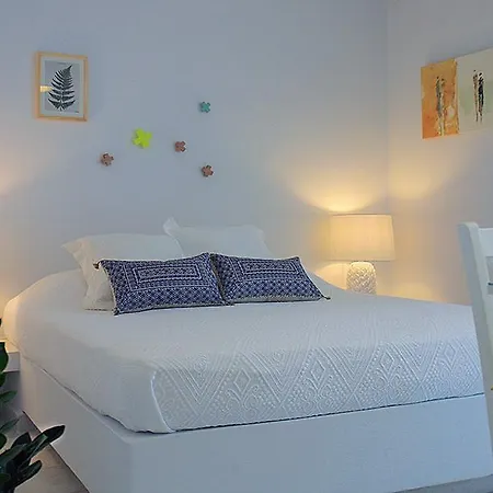 Apartman Rodia & *